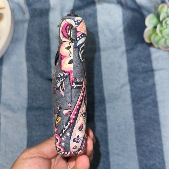VB Felicity Paisley Gray Pink White Fuchsia Quilted Floral Zip Wristlet Wallet - Picture 6 of 12